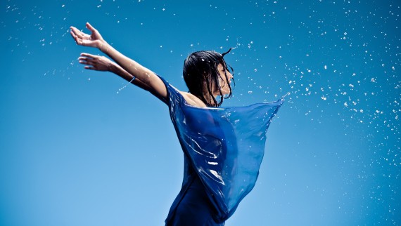 Melanie Winiger posiert für Geberit AquaClean Kampagne Melanie Winiger posiert für Geberit AquaClean Kampagne