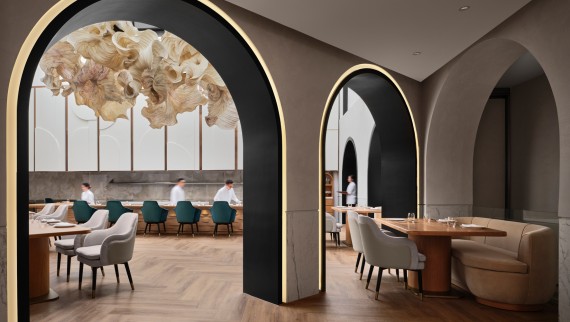 Das Gourmetrestaurant Born in Singapur ist innen wie aussen ein Design-Prunkstück (© Owen Raggett) Das Gourmetrestaurant Born in Singapur ist innen wie aussen ein Design-Prunkstück (© Owen Raggett)