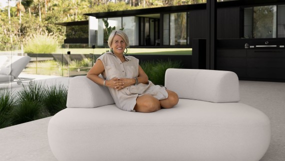 Architektin Sarah Waller in ihrem australischen Traumhaus (© Alyne Media) Architektin Sarah Waller in ihrem australischen Traumhaus (© Alyne Media)