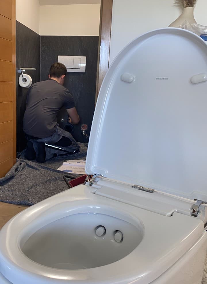 Das Top-Modell Geberit AquaClean Mera wartet auf den Einbau im Zuhause von Top-Fitness-Youtuber Sascha Huber. (c) Sascha Huber Das Top-Modell Geberit AquaClean Mera wartet auf den Einbau im Zuhause von Top-Fitness-Youtuber Sascha Huber. (c) Sascha Huber