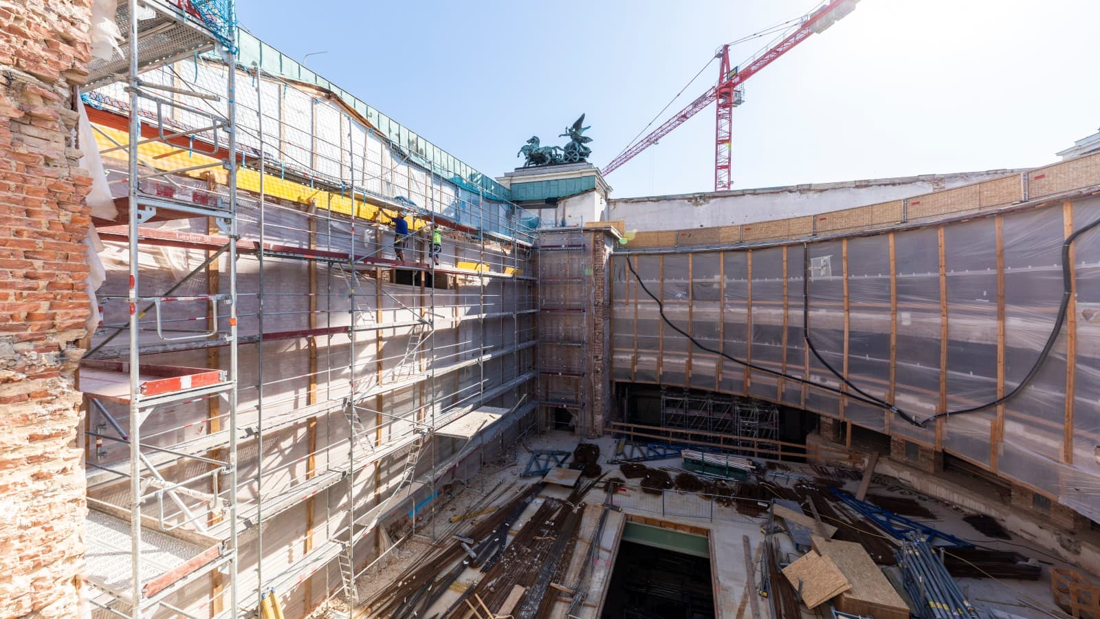 Blick auf den nun entkernten Sitzungssaal Blick auf den nun entkernten Sitzungssaal