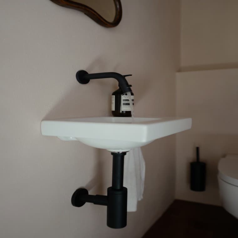 Dezente Farben und Formen formen den Charakter der stilvollen Räume im Haus am Hof. Dezente Farben und Formen formen den Charakter der stilvollen Räume im Haus am Hof.