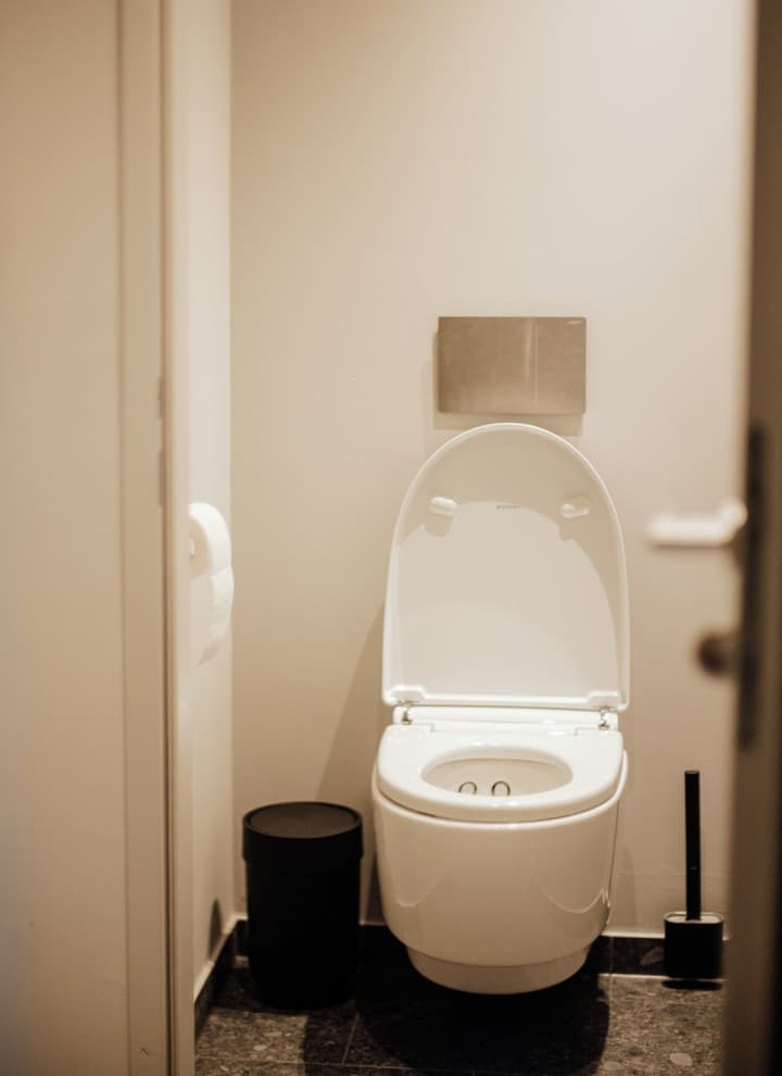 WC-Komfort vom Feinsten: Geberit AquaClean Mera mit Sigma70 Betätigung. (c) Niklas Stadler WC-Komfort vom Feinsten: Geberit AquaClean Mera mit Sigma70 Betätigung. (c) Niklas Stadler