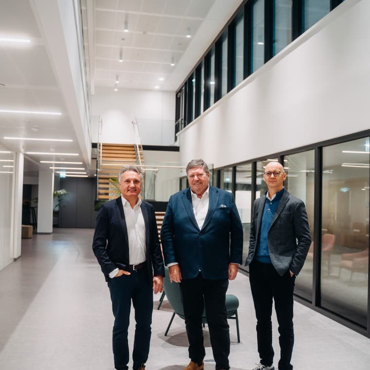 Prokurist Thomas Reicher (HABAU GROUP), Anton Bondi de Antoni (Bondi Consult), Guido Salentinig (Geberit) (c) Tobias Singer Prokurist Thomas Reicher (HABAU GROUP), Anton Bondi de Antoni (Bondi Consult), Guido Salentinig (Geberit) (c) Tobias Singer