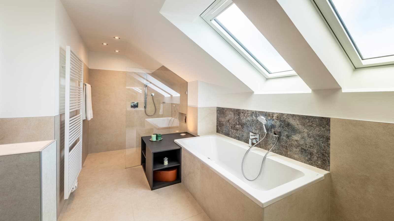 Duschbereich nach der Badrenovierung Duschbereich nach der Badrenovierung