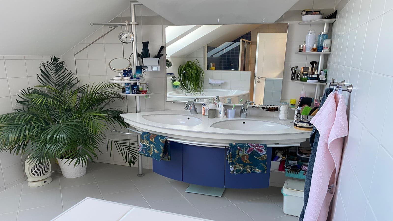 Waschplatz vor der Badrenovierung Waschplatz vor der Badrenovierung