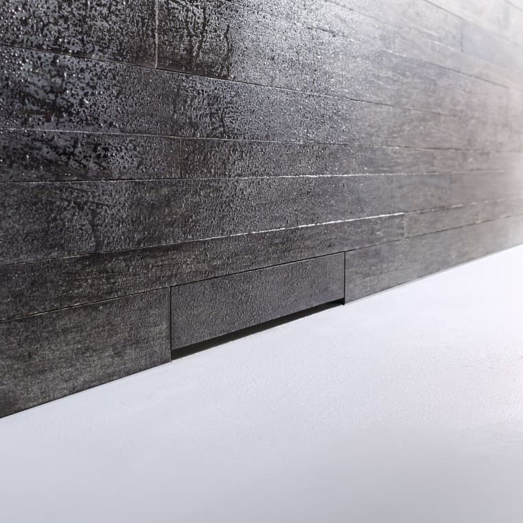 Geberit Wandablauf mit individuell gestalteter Abdeckung Geberit Wandablauf mit individuell gestalteter Abdeckung