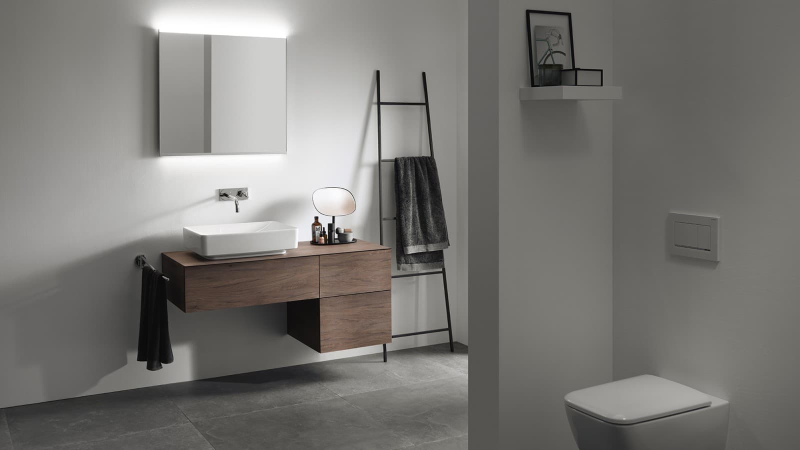Badezimmer mit Geberit VariForm Möbeln (© Geberit) Badezimmer mit Geberit VariForm Möbeln (© Geberit)