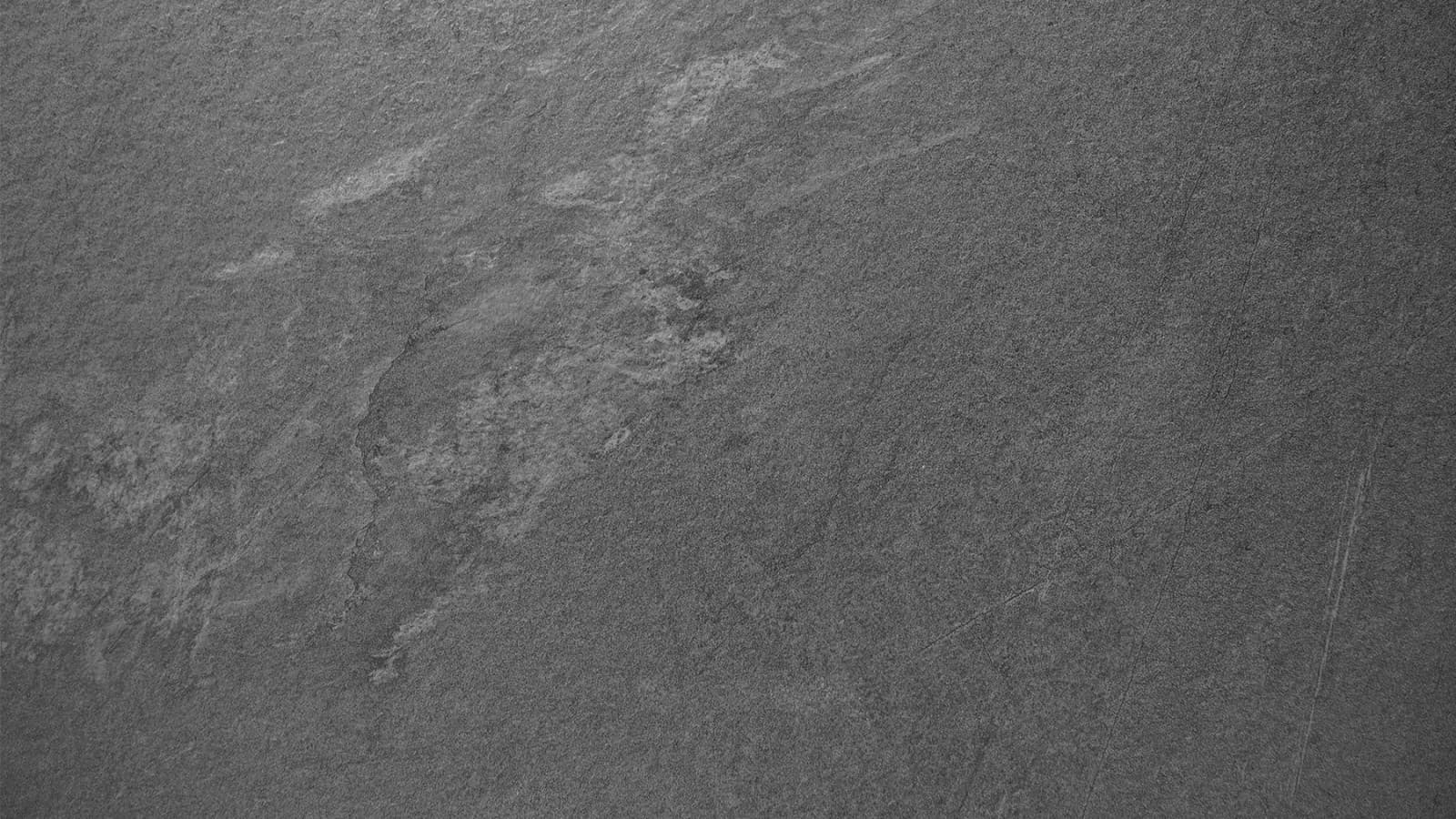 Steinzeug: Monolith Frontverkleidung Schiefer Steinzeug: Monolith Frontverkleidung Schiefer