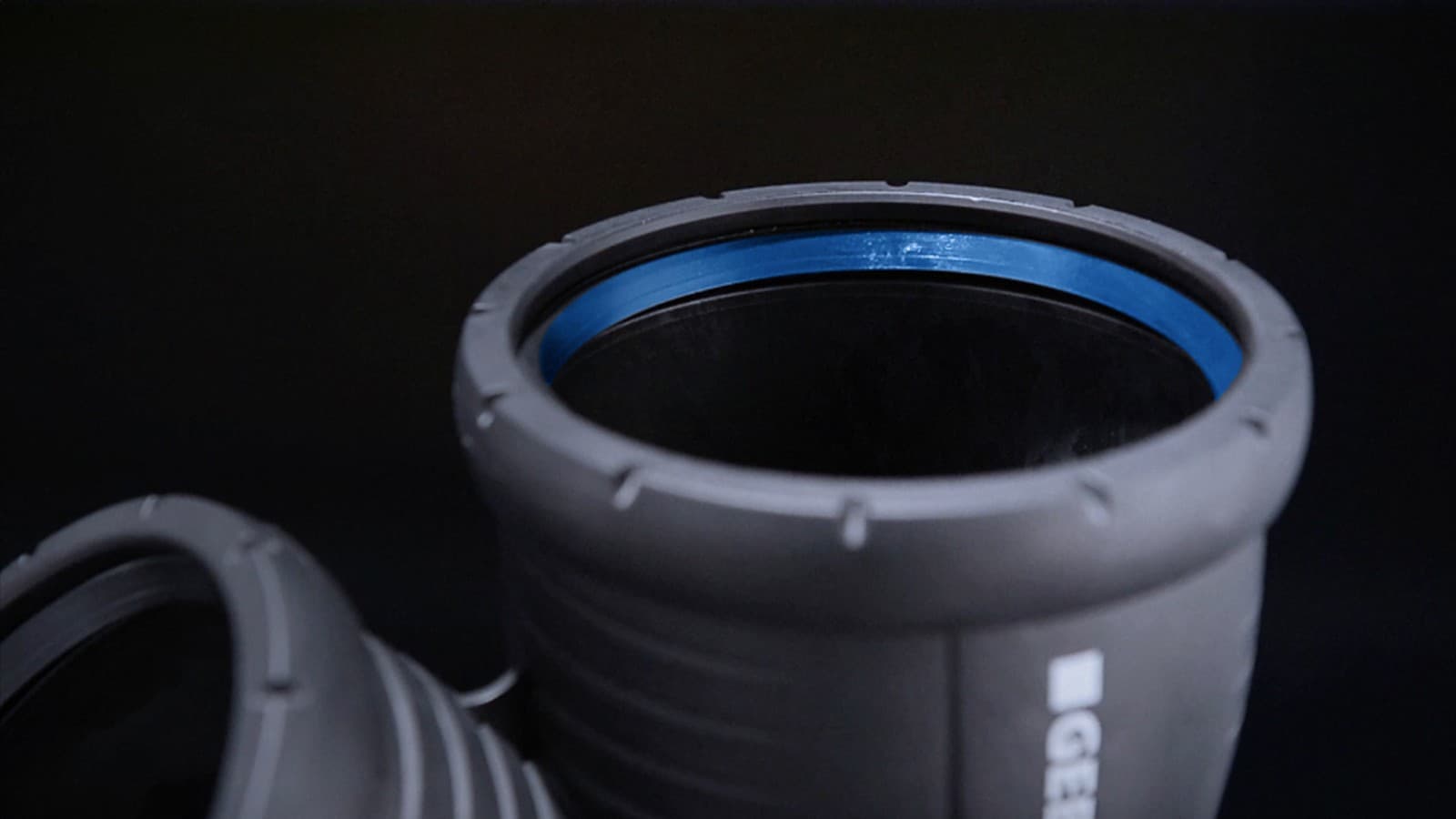 Die Dichtringe von Geberit Silent-Pro sind aus dem hochwertigen und langlebigen Werkstoff EPDM gefertigt Die Dichtringe von Geberit Silent-Pro sind aus dem hochwertigen und langlebigen Werkstoff EPDM gefertigt