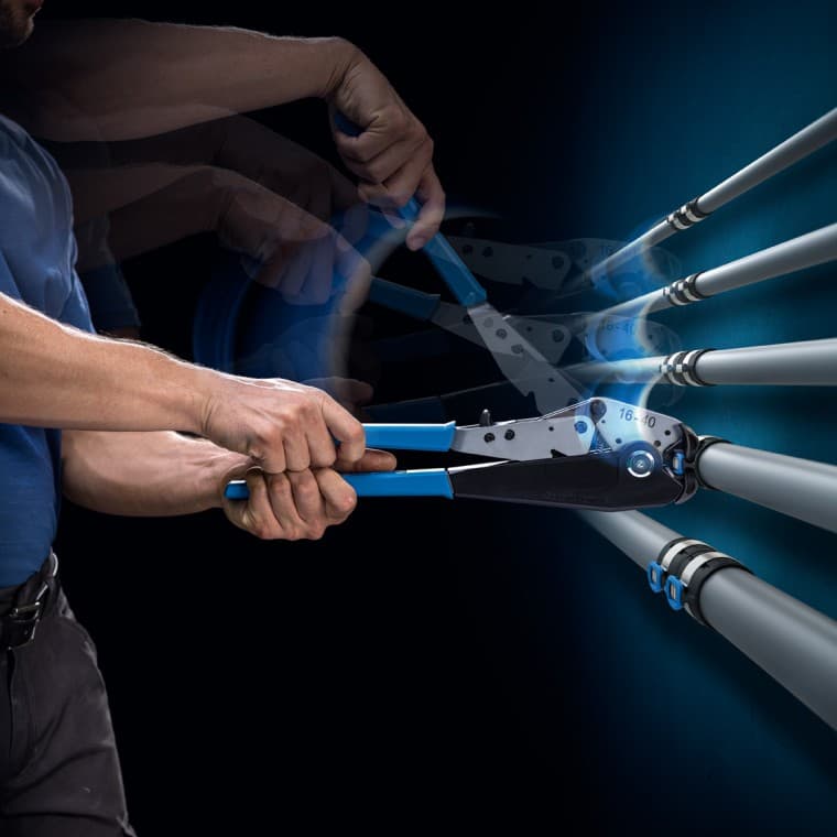 FlowFit benötigt lediglich 2 Pressbacken für alle Rohrdimensionen FlowFit benötigt lediglich 2 Pressbacken für alle Rohrdimensionen